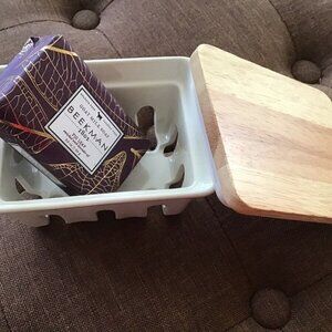 Beekman 1802 Ceramic Soap Dish & FIG LEAF palm size goat milk soap - BRAND NEW